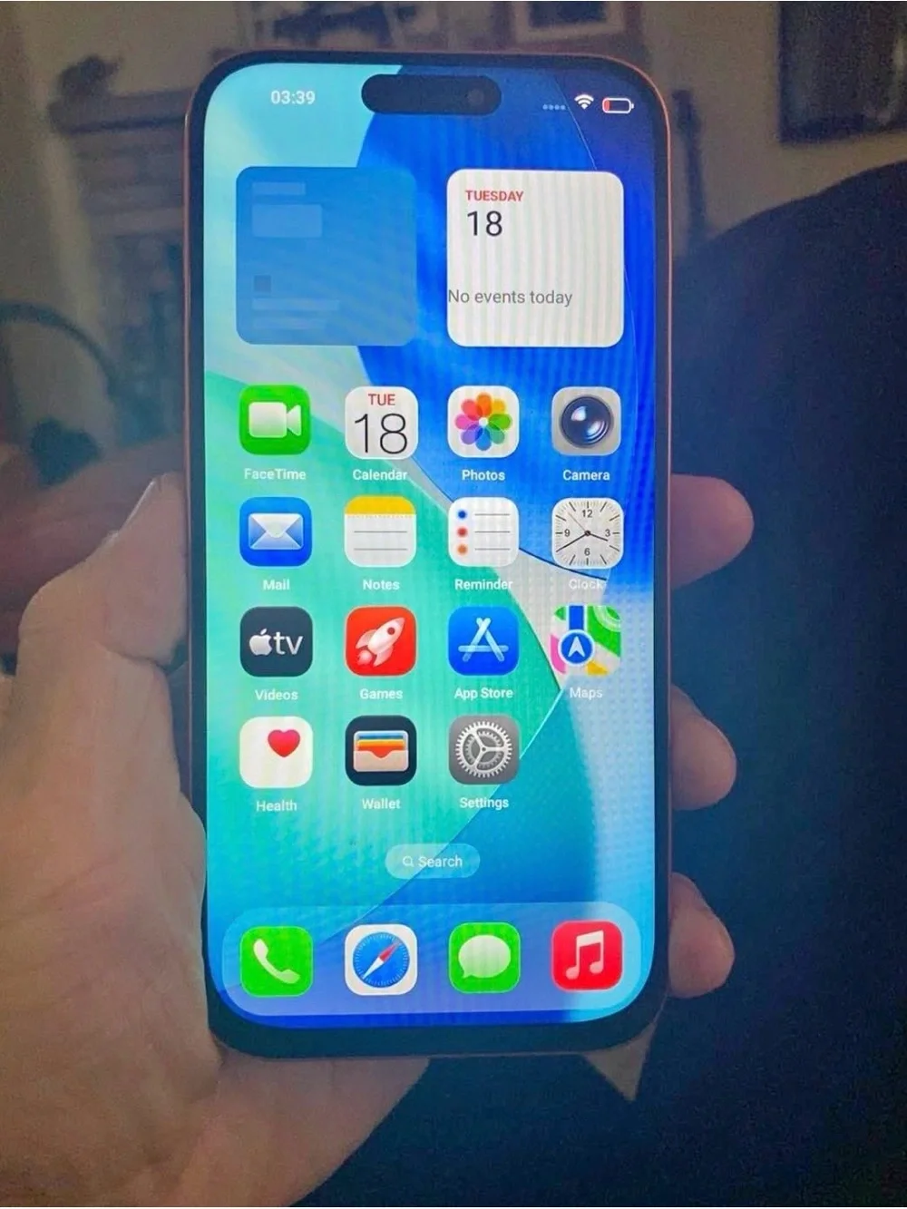 Smartphone in Rose Gold - Unbranded